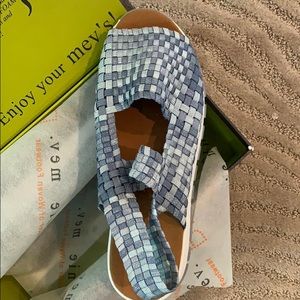 Comfortable Sling back